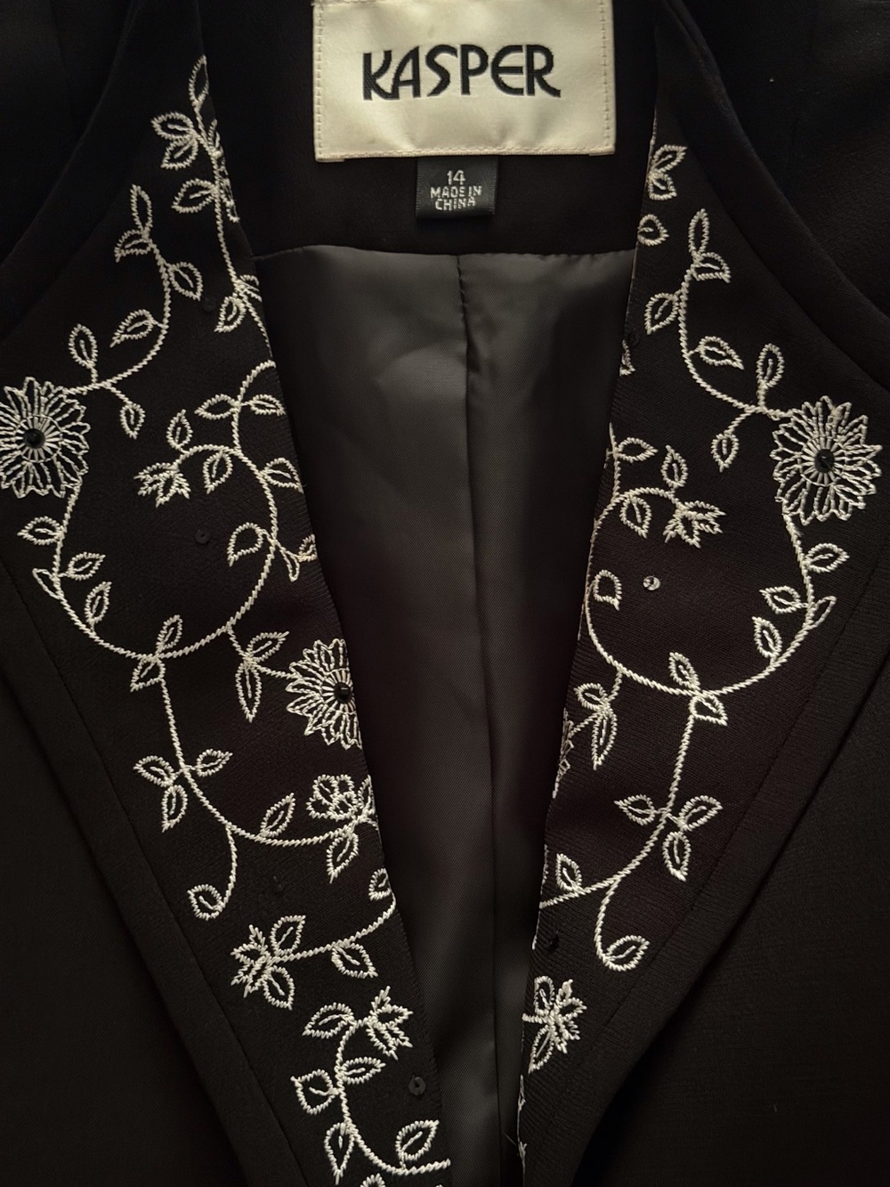 VTG Kasper ASL Skirt Suit Black Floral Contrast Embroidery Evening Cocktail Sz14 - Picture 11 of 14